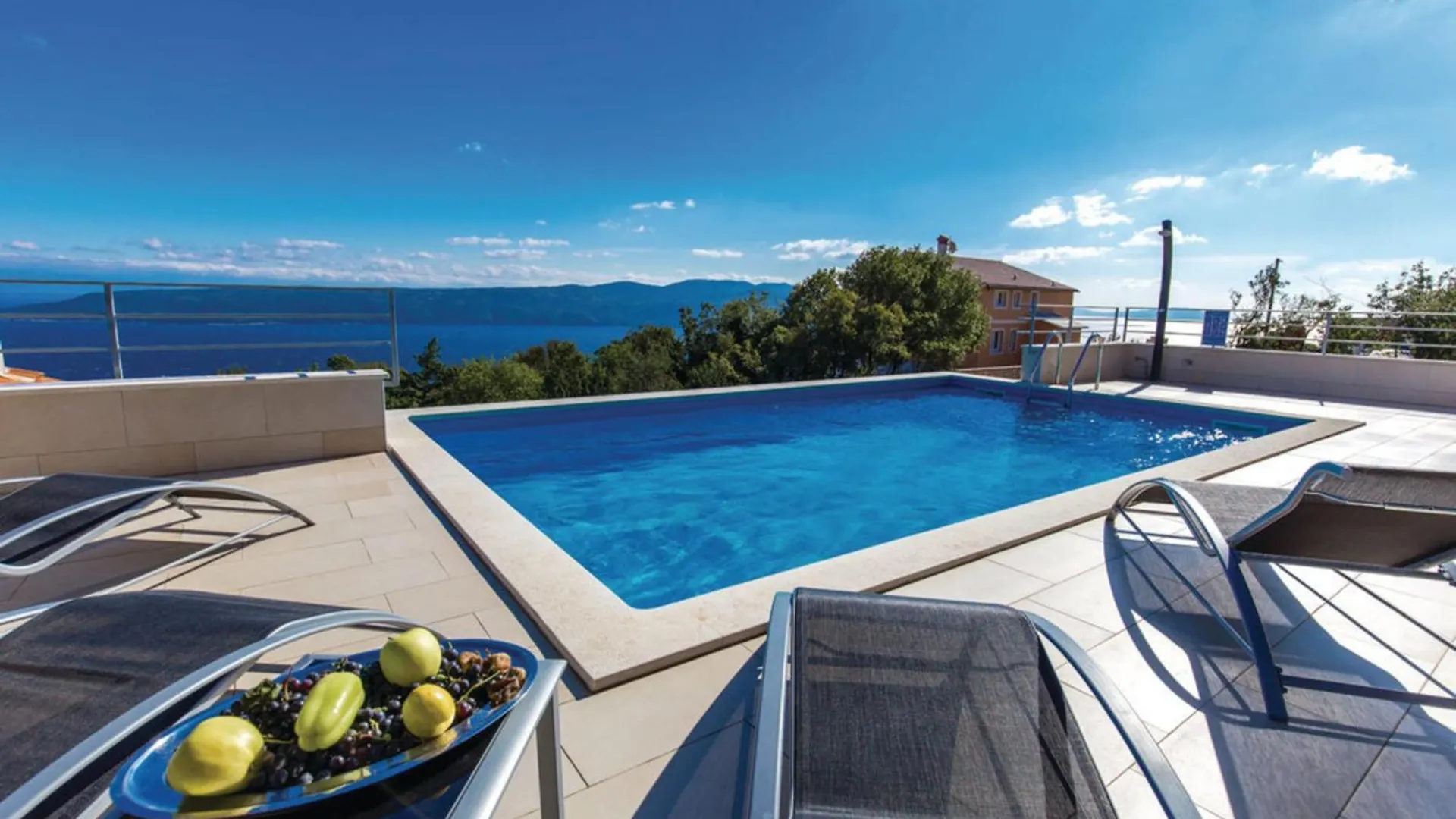 בית נופש Zagorje Villablu1 Doppelhaushaelfte Seaview, Pool קרואטיה